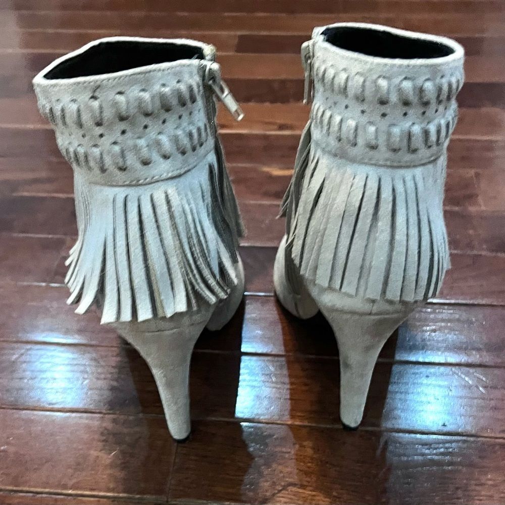 Tan fringe heeled peep toe booties size 7.5 NWOB - Picture 6 of 7